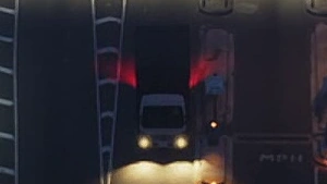 Isuzu Elf-inspired truck